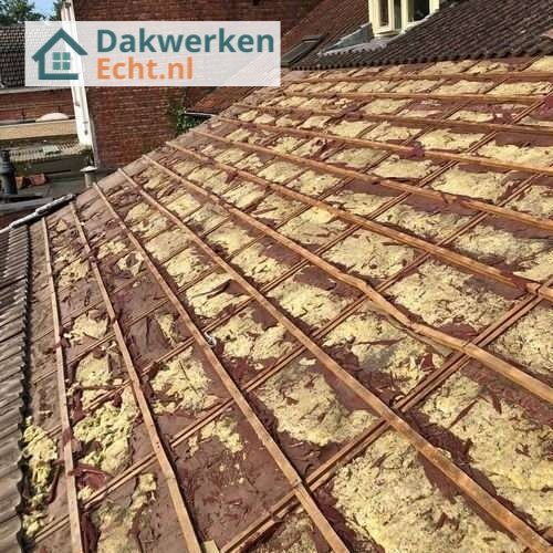 Oude dakisolatie verwijderen en nieuwe plaatsen
